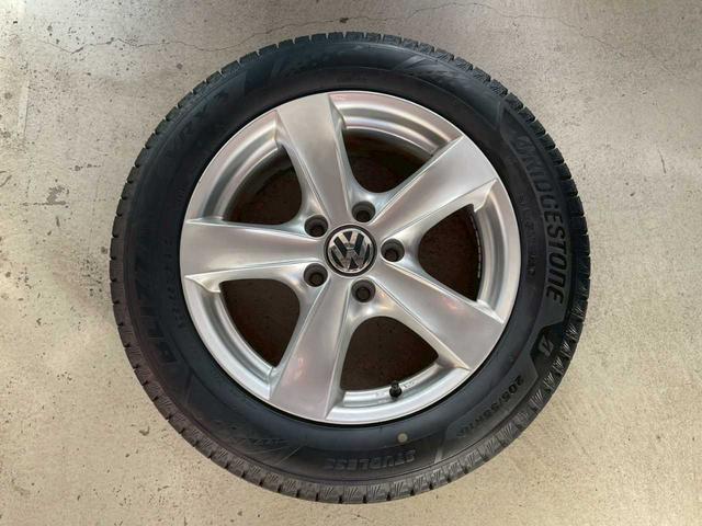 ゴルフヴァリアント ＴＳＩコンフォートラインブルーモーションテクノロジー　保証書／スタッドレス付属／純正ナビ／Ｂｌｕｅｔｏｏｔｈ接続／ＥＴＣ／ルーフレール／オートライト／アイドリングストップ／キーレスエントリー／純正アルミ（6枚目）