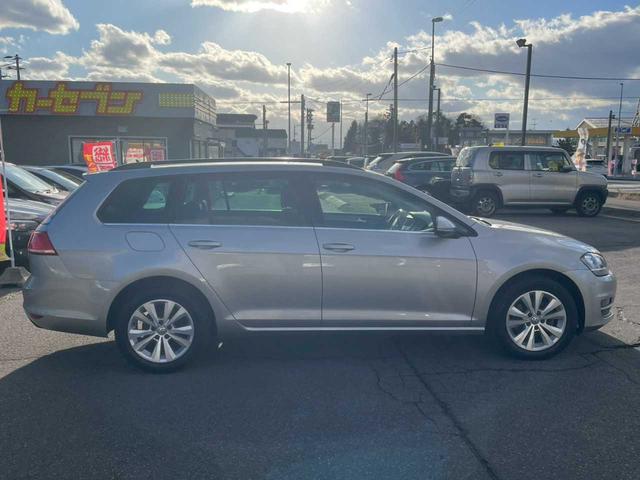 ゴルフヴァリアント ＴＳＩコンフォートラインブルーモーションテクノロジー　保証書／スタッドレス付属／純正ナビ／Ｂｌｕｅｔｏｏｔｈ接続／ＥＴＣ／ルーフレール／オートライト／アイドリングストップ／キーレスエントリー／純正アルミ（15枚目）