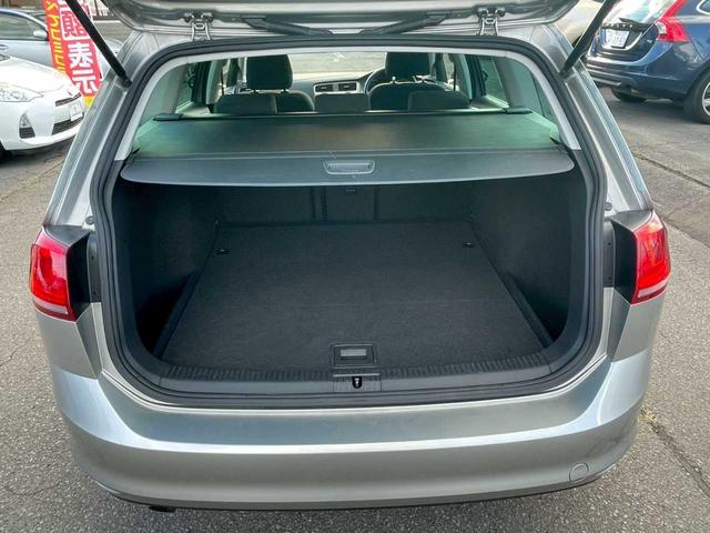 ゴルフヴァリアント ＴＳＩコンフォートラインブルーモーションテクノロジー　保証書／スタッドレス付属／純正ナビ／Ｂｌｕｅｔｏｏｔｈ接続／ＥＴＣ／ルーフレール／オートライト／アイドリングストップ／キーレスエントリー／純正アルミ（17枚目）