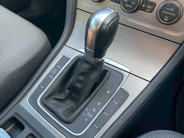 ゴルフヴァリアント ＴＳＩコンフォートラインブルーモーションテクノロジー　保証書／スタッドレス付属／純正ナビ／Ｂｌｕｅｔｏｏｔｈ接続／ＥＴＣ／ルーフレール／オートライト／アイドリングストップ／キーレスエントリー／純正アルミ（22枚目）