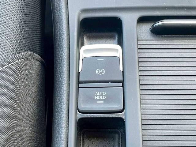 ゴルフヴァリアント ＴＳＩコンフォートラインブルーモーションテクノロジー　保証書／スタッドレス付属／純正ナビ／Ｂｌｕｅｔｏｏｔｈ接続／ＥＴＣ／ルーフレール／オートライト／アイドリングストップ／キーレスエントリー／純正アルミ（23枚目）