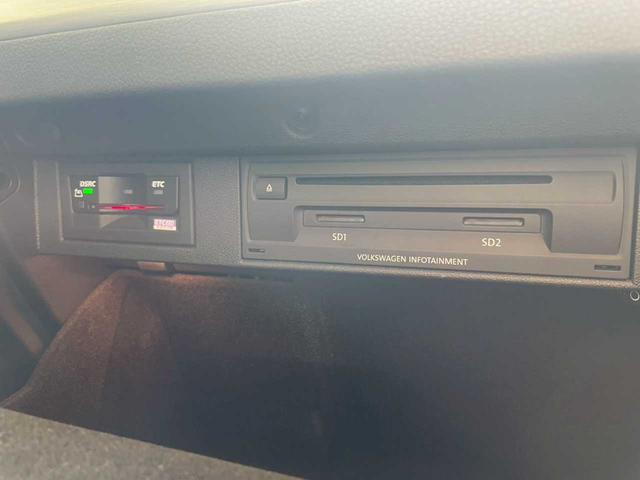 ゴルフヴァリアント ＴＳＩコンフォートラインブルーモーションテクノロジー　保証書／スタッドレス付属／純正ナビ／Ｂｌｕｅｔｏｏｔｈ接続／ＥＴＣ／ルーフレール／オートライト／アイドリングストップ／キーレスエントリー／純正アルミ（24枚目）