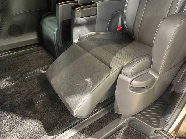 アルファード Ｚ　禁煙車／ユニバーサルステップ／１４型ディスプレイナビ／後席モニター／全周囲モニター／４ＷＤ／ＢＳＭ／ＥＴＣ２．０／電動リアゲート／ムーンルーフ／おくだけ充電／／ＵＳＢ　Ｔｙｐｅ－Ｃ／地デジ（26枚目）