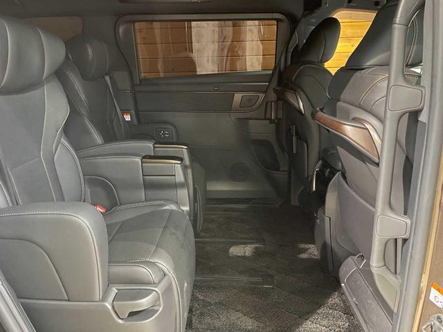 アルファード Ｚ　禁煙車／ユニバーサルステップ／１４型ディスプレイナビ／後席モニター／全周囲モニター／４ＷＤ／ＢＳＭ／ＥＴＣ２．０／電動リアゲート／ムーンルーフ／おくだけ充電／／ＵＳＢ　Ｔｙｐｅ－Ｃ／地デジ（28枚目）