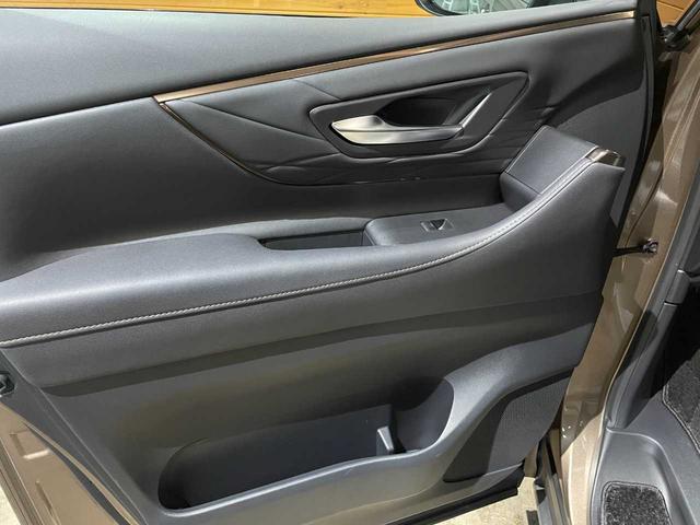 アルファード Ｚ　禁煙車／ユニバーサルステップ／１４型ディスプレイナビ／後席モニター／全周囲モニター／４ＷＤ／ＢＳＭ／ＥＴＣ２．０／電動リアゲート／ムーンルーフ／おくだけ充電／／ＵＳＢ　Ｔｙｐｅ－Ｃ／地デジ（32枚目）