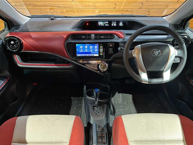 アクア Ｓ　禁煙車／中期モデル／カロッツェリアメモリーナビ／電動格納ミラー／車両接近通報装置／横滑り防止機能／オートライト／オートエアコン／社外アルミスタッドレス装着（3枚目）