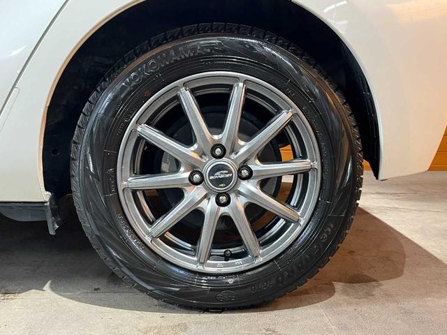 アクア Ｓ　禁煙車／中期モデル／カロッツェリアメモリーナビ／電動格納ミラー／車両接近通報装置／横滑り防止機能／オートライト／オートエアコン／社外アルミスタッドレス装着（5枚目）