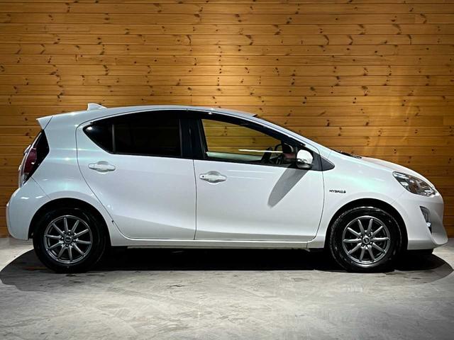 アクア Ｓ　禁煙車／中期モデル／カロッツェリアメモリーナビ／電動格納ミラー／車両接近通報装置／横滑り防止機能／オートライト／オートエアコン／社外アルミスタッドレス装着（14枚目）