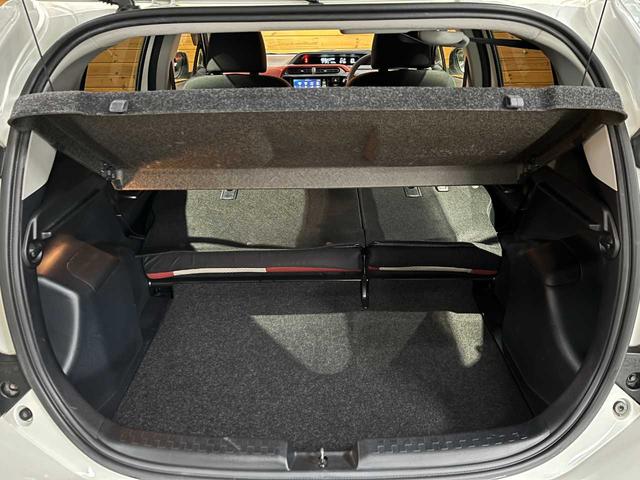 アクア Ｓ　禁煙車／中期モデル／カロッツェリアメモリーナビ／電動格納ミラー／車両接近通報装置／横滑り防止機能／オートライト／オートエアコン／社外アルミスタッドレス装着（19枚目）