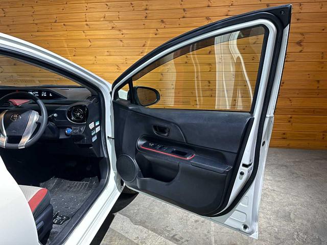 アクア Ｓ　禁煙車／中期モデル／カロッツェリアメモリーナビ／電動格納ミラー／車両接近通報装置／横滑り防止機能／オートライト／オートエアコン／社外アルミスタッドレス装着（27枚目）