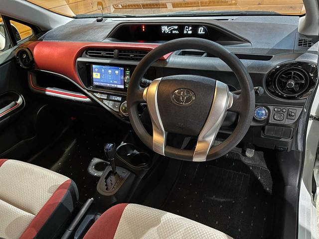 アクア Ｓ　禁煙車／中期モデル／カロッツェリアメモリーナビ／電動格納ミラー／車両接近通報装置／横滑り防止機能／オートライト／オートエアコン／社外アルミスタッドレス装着（35枚目）