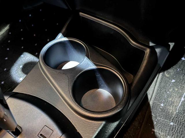 アクア Ｓ　禁煙車／中期モデル／カロッツェリアメモリーナビ／電動格納ミラー／車両接近通報装置／横滑り防止機能／オートライト／オートエアコン／社外アルミスタッドレス装着（44枚目）