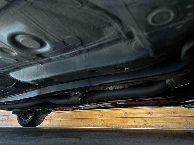 アクア Ｓ　禁煙車／中期モデル／カロッツェリアメモリーナビ／電動格納ミラー／車両接近通報装置／横滑り防止機能／オートライト／オートエアコン／社外アルミスタッドレス装着（50枚目）