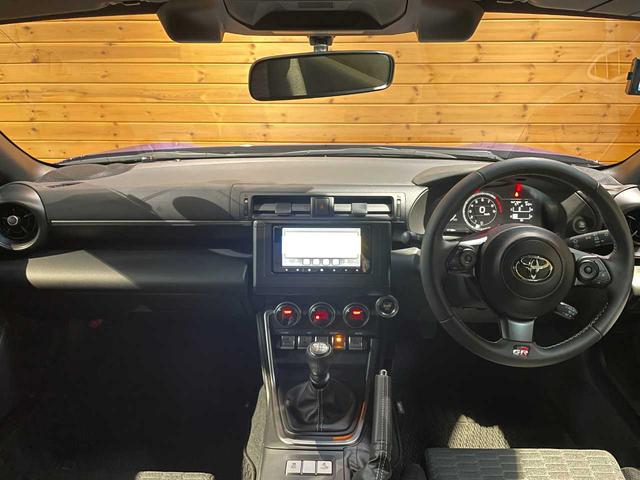 ＧＲ８６ ＳＺ　改良型／禁煙車／６速マニュアル／衝突軽減ブレーキ／フルセグメモリーナビ／Ｂｌｕｅｔｏｏｔｈ接続／横滑り防止機能／ドライブレコーダー装着／クルーズコントロール／ＬＥＤヘッドライト／新車保証書あり（3枚目）