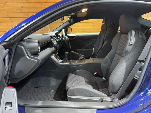 ＧＲ８６ ＳＺ　改良型／禁煙車／６速マニュアル／衝突軽減ブレーキ／フルセグメモリーナビ／Ｂｌｕｅｔｏｏｔｈ接続／横滑り防止機能／ドライブレコーダー装着／クルーズコントロール／ＬＥＤヘッドライト／新車保証書あり（21枚目）