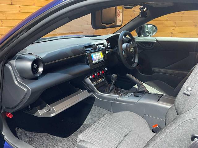 ＧＲ８６ ＳＺ　改良型／禁煙車／６速マニュアル／衝突軽減ブレーキ／フルセグメモリーナビ／Ｂｌｕｅｔｏｏｔｈ接続／横滑り防止機能／ドライブレコーダー装着／クルーズコントロール／ＬＥＤヘッドライト／新車保証書あり（29枚目）
