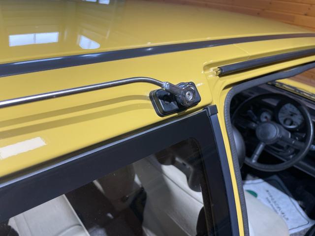 Ｂｅ－１ 　禁煙車／５速マニュアル／カラーパンプキンイエロー／アルミホイール／エアコン／スペアタイヤ付属（53枚目）