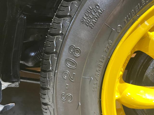 Ｂｅ－１ 　禁煙車／５速マニュアル／カラーパンプキンイエロー／アルミホイール／エアコン／スペアタイヤ付属（56枚目）