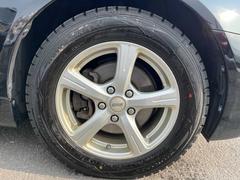 当店は自動車の中古パーツも取り扱っています。バッテリーやタイヤ、ホイール等お客様のご予算に応じて車を維持するプランをご提案しております。お気軽にご相談ください。 6