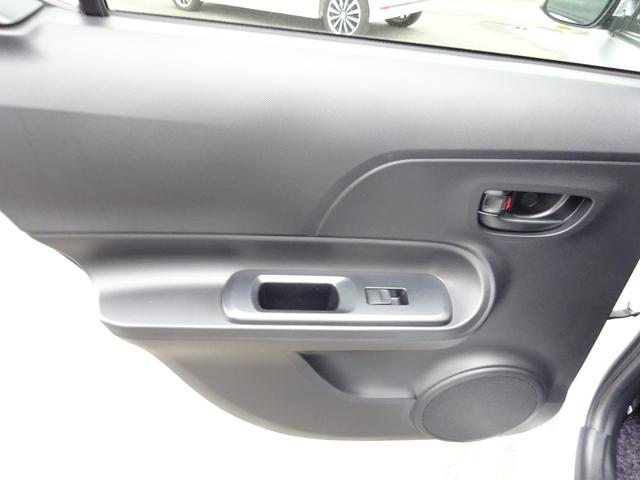 アクア S ナビTV バックカメラ Bluetooth 横滑り防止システム キーレスエントリー アルミホイール フォグランプ フロアオートマ(20枚目)