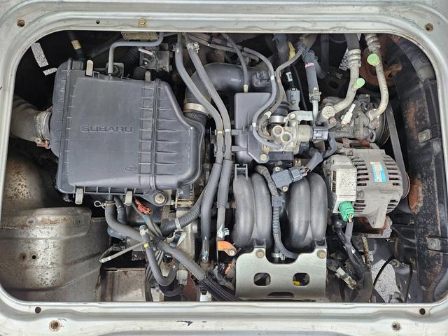 サンバーバン ＶＣ　マニュアル切り替え４ＷＤ・走行８８５１０ｋｍ・車検９年１月・エアコン・パワステ・エアバック・集中ドアロック純正ドアバイザー・フロアーマット・オーディオ・１２インチスチールホイル・スタットレスタイヤ装着（24枚目）