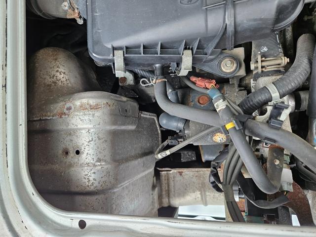 サンバーバン ＶＣ　マニュアル切り替え４ＷＤ・走行８８５１０ｋｍ・車検９年１月・エアコン・パワステ・エアバック・集中ドアロック純正ドアバイザー・フロアーマット・オーディオ・１２インチスチールホイル・スタットレスタイヤ装着（25枚目）
