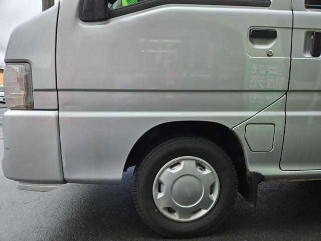 サンバーバン ＶＣ　マニュアル切り替え４ＷＤ・走行８８５１０ｋｍ・車検９年１月・エアコン・パワステ・エアバック・集中ドアロック純正ドアバイザー・フロアーマット・オーディオ・１２インチスチールホイル・スタットレスタイヤ装着（48枚目）