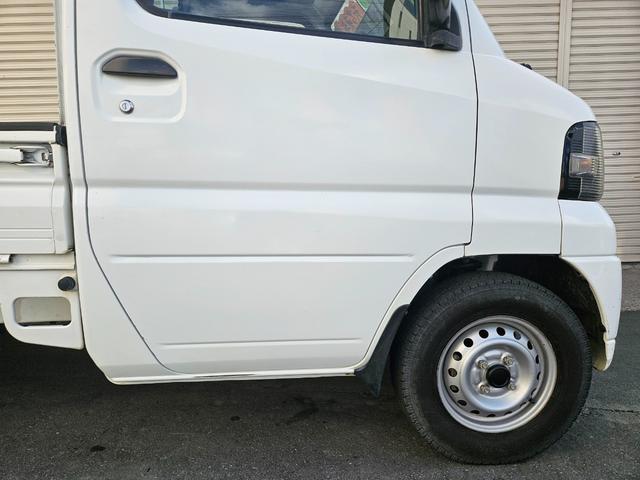 クリッパートラック 　マニュアル切換４ＷＤ・走行４９５００ｋｍ・フロアマット・オーディオ・ライトレベライザー・アオリチェーン・荷台ゴムマット・１２インチスチールホイル・スタットレスタイヤ（ヨコハマ１４５／８０－１２）装着（14枚目）