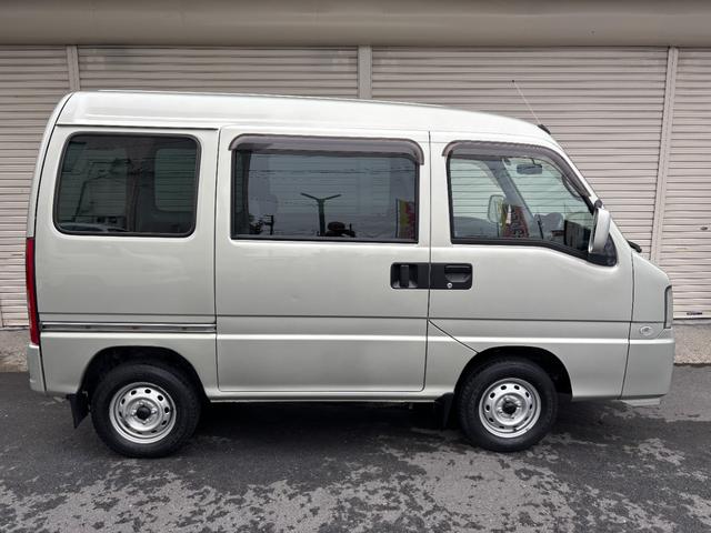 サンバーバン ディアス　マニュアル・切り替え４ＷＤ・走行７６０００ｋｍ・エアコン・パワステ・パワーウィンド・エアＢ・ＡＢＳ・リヤヒーター・純正ドアバイザー・フロアーマット・オーディオ・純正１２インチホイル新品冬タイヤ履き替え（7枚目）