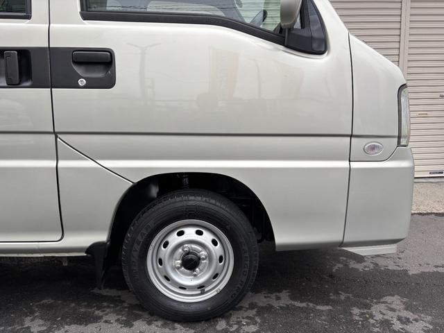 サンバーバン ディアス　マニュアル・切り替え４ＷＤ・走行７６０００ｋｍ・エアコン・パワステ・パワーウィンド・エアＢ・ＡＢＳ・リヤヒーター・純正ドアバイザー・フロアーマット・オーディオ・純正１２インチホイル新品冬タイヤ履き替え（11枚目）