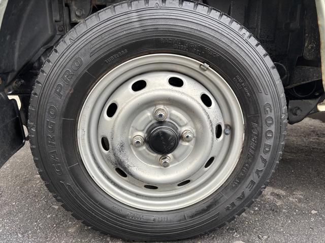 サンバーバン ディアス　マニュアル・切り替え４ＷＤ・走行７６０００ｋｍ・エアコン・パワステ・パワーウィンド・エアＢ・ＡＢＳ・リヤヒーター・純正ドアバイザー・フロアーマット・オーディオ・純正１２インチホイル新品冬タイヤ履き替え（13枚目）