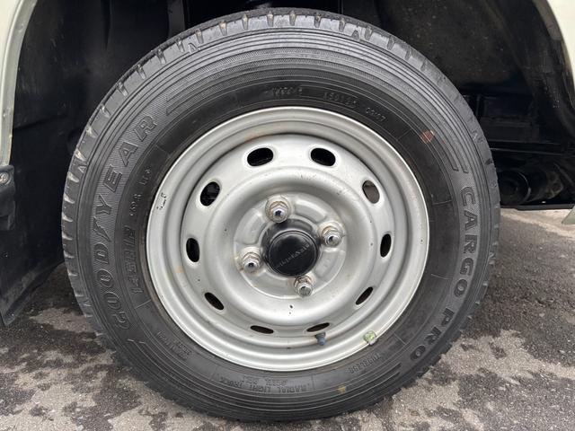 サンバーバン ディアス　マニュアル・切り替え４ＷＤ・走行７６０００ｋｍ・エアコン・パワステ・パワーウィンド・エアＢ・ＡＢＳ・リヤヒーター・純正ドアバイザー・フロアーマット・オーディオ・純正１２インチホイル新品冬タイヤ履き替え（21枚目）