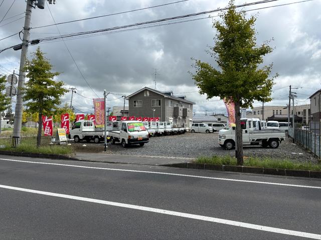 ハイゼットトラック ジャンボ　オートマ４ＷＤ・走行３３３００ｋｍ・エアコン・ＰＳ・ＰＷ・ＡＢＳ・ＷエアＢ・キーレス・ＣＤデッキ・作業灯・ゲートプロテクター・ゲートチェーン・社外マットガード・社外１４インチアルミホイール冬タイヤ装着（3枚目）