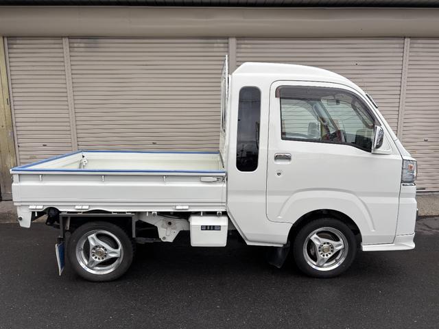 ハイゼットトラック ジャンボ　オートマ４ＷＤ・走行３３３００ｋｍ・エアコン・ＰＳ・ＰＷ・ＡＢＳ・ＷエアＢ・キーレス・ＣＤデッキ・作業灯・ゲートプロテクター・ゲートチェーン・社外マットガード・社外１４インチアルミホイール冬タイヤ装着（14枚目）
