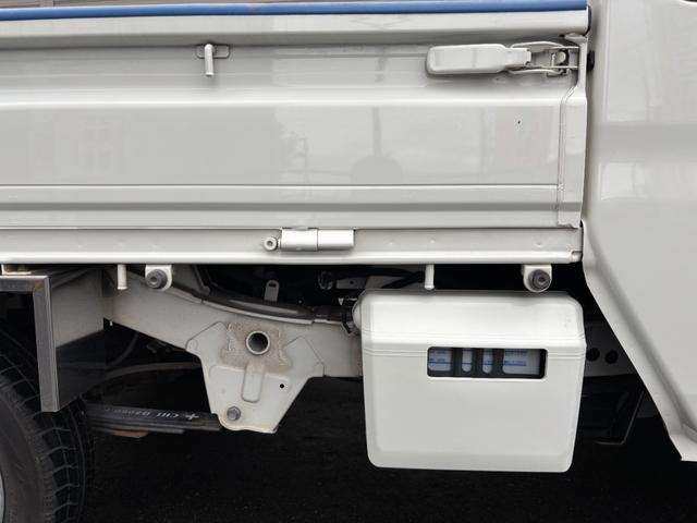 ハイゼットトラック ジャンボ　オートマ４ＷＤ・走行３３３００ｋｍ・エアコン・ＰＳ・ＰＷ・ＡＢＳ・ＷエアＢ・キーレス・ＣＤデッキ・作業灯・ゲートプロテクター・ゲートチェーン・社外マットガード・社外１４インチアルミホイール冬タイヤ装着（24枚目）