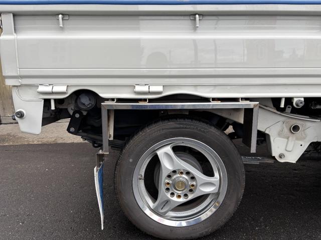 ハイゼットトラック ジャンボ　オートマ４ＷＤ・走行３３３００ｋｍ・エアコン・ＰＳ・ＰＷ・ＡＢＳ・ＷエアＢ・キーレス・ＣＤデッキ・作業灯・ゲートプロテクター・ゲートチェーン・社外マットガード・社外１４インチアルミホイール冬タイヤ装着（26枚目）