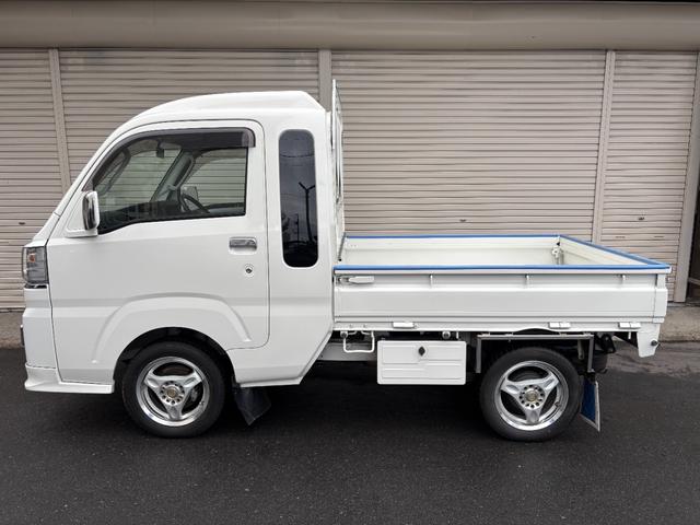 ハイゼットトラック ジャンボ　オートマ４ＷＤ・走行３３３００ｋｍ・エアコン・ＰＳ・ＰＷ・ＡＢＳ・ＷエアＢ・キーレス・ＣＤデッキ・作業灯・ゲートプロテクター・ゲートチェーン・社外マットガード・社外１４インチアルミホイール冬タイヤ装着（32枚目）