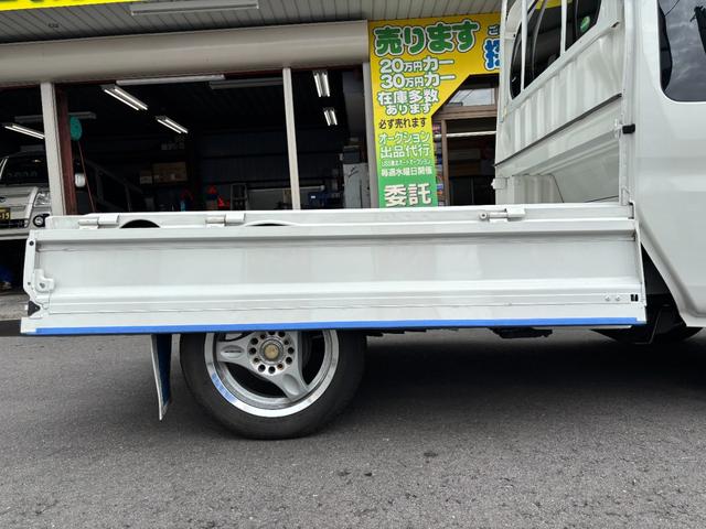 ハイゼットトラック ジャンボ　オートマ４ＷＤ・走行３３３００ｋｍ・エアコン・ＰＳ・ＰＷ・ＡＢＳ・ＷエアＢ・キーレス・ＣＤデッキ・作業灯・ゲートプロテクター・ゲートチェーン・社外マットガード・社外１４インチアルミホイール冬タイヤ装着（54枚目）