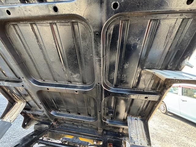 キャリイトラック キンタロウダンプ マニュアル切換4WD走行82200km車検9年9月エアコンパワステエアバック純正フロアーマットドアバイザーオーディオ12インチホイル夏タイヤ装着(49枚目)