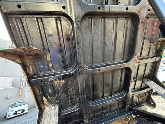 キャリイトラック キンタロウダンプ マニュアル切換4WD走行82200km車検9年9月エアコンパワステエアバック純正フロアーマットドアバイザーオーディオ12インチホイル夏タイヤ装着(55枚目)