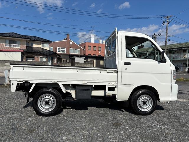 ハイゼットトラック スペシャル マニュアル切り替え4WD・走行33400km・車検8年12月・エアコン無・パワステ無・純正フロアマット・純正オーディオ・荷台ゴムマット・純正12インチホイル・冬タイヤ装着(15枚目)