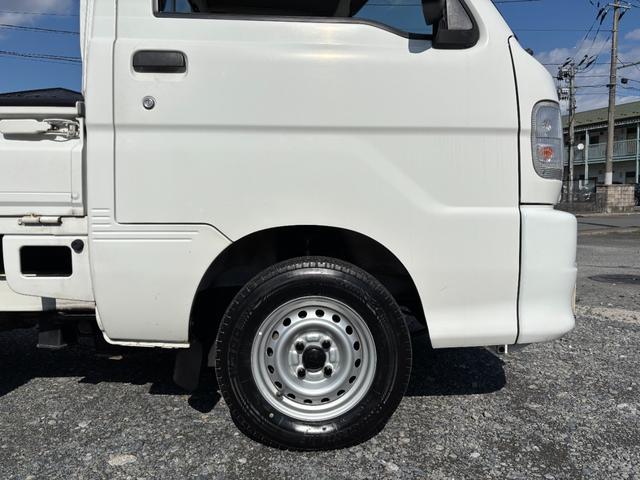 ハイゼットトラック スペシャル マニュアル切り替え4WD・走行33400km・車検8年12月・エアコン無・パワステ無・純正フロアマット・純正オーディオ・荷台ゴムマット・純正12インチホイル・冬タイヤ装着(18枚目)