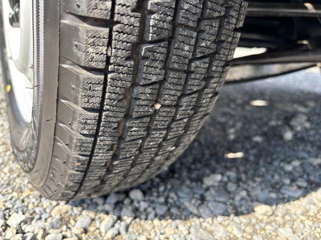 ハイゼットトラック スペシャル マニュアル切り替え4WD・走行33400km・車検8年12月・エアコン無・パワステ無・純正フロアマット・純正オーディオ・荷台ゴムマット・純正12インチホイル・冬タイヤ装着(21枚目)