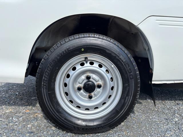 ハイゼットトラック スペシャル マニュアル切り替え4WD・走行33400km・車検8年12月・エアコン無・パワステ無・純正フロアマット・純正オーディオ・荷台ゴムマット・純正12インチホイル・冬タイヤ装着(36枚目)