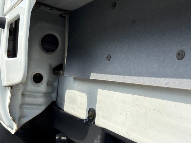 ハイゼットトラック スペシャル マニュアル切り替え4WD・走行33400km・車検8年12月・エアコン無・パワステ無・純正フロアマット・純正オーディオ・荷台ゴムマット・純正12インチホイル・冬タイヤ装着(41枚目)