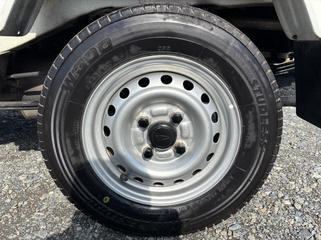 ハイゼットトラック スペシャル マニュアル切り替え4WD・走行33400km・車検8年12月・エアコン無・パワステ無・純正フロアマット・純正オーディオ・荷台ゴムマット・純正12インチホイル・冬タイヤ装着(46枚目)