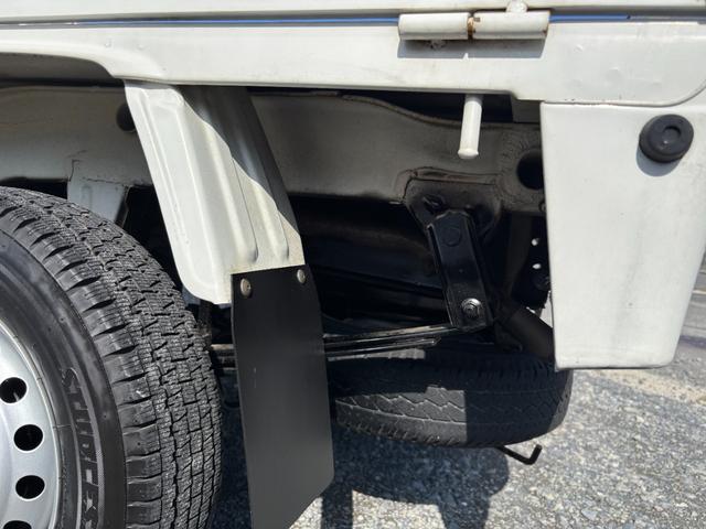 ハイゼットトラック スペシャル マニュアル切り替え4WD・走行33400km・車検8年12月・エアコン無・パワステ無・純正フロアマット・純正オーディオ・荷台ゴムマット・純正12インチホイル・冬タイヤ装着(47枚目)