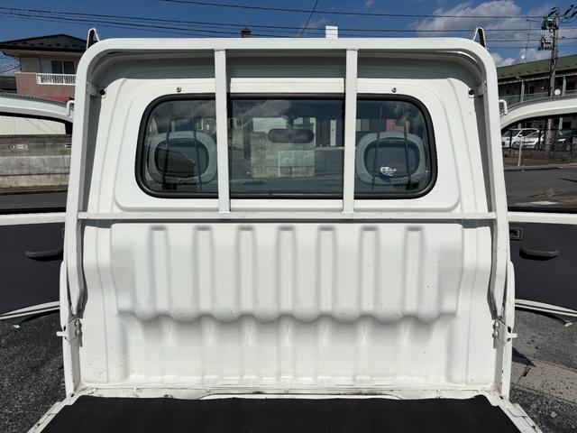 ハイゼットトラック スペシャル マニュアル切り替え4WD・走行33400km・車検8年12月・エアコン無・パワステ無・純正フロアマット・純正オーディオ・荷台ゴムマット・純正12インチホイル・冬タイヤ装着(56枚目)