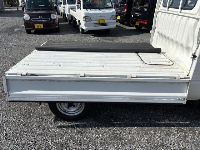 ハイゼットトラック スペシャル マニュアル切り替え4WD・走行33400km・車検8年12月・エアコン無・パワステ無・純正フロアマット・純正オーディオ・荷台ゴムマット・純正12インチホイル・冬タイヤ装着(57枚目)