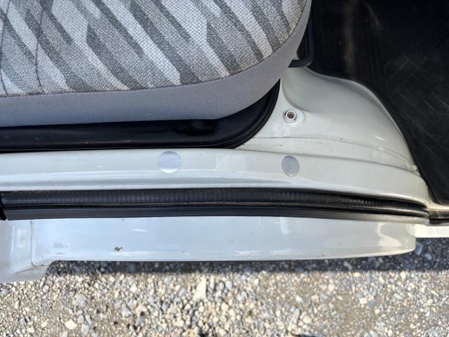 ハイゼットトラック スペシャル マニュアル切り替え4WD・走行33400km・車検8年12月・エアコン無・パワステ無・純正フロアマット・純正オーディオ・荷台ゴムマット・純正12インチホイル・冬タイヤ装着(64枚目)